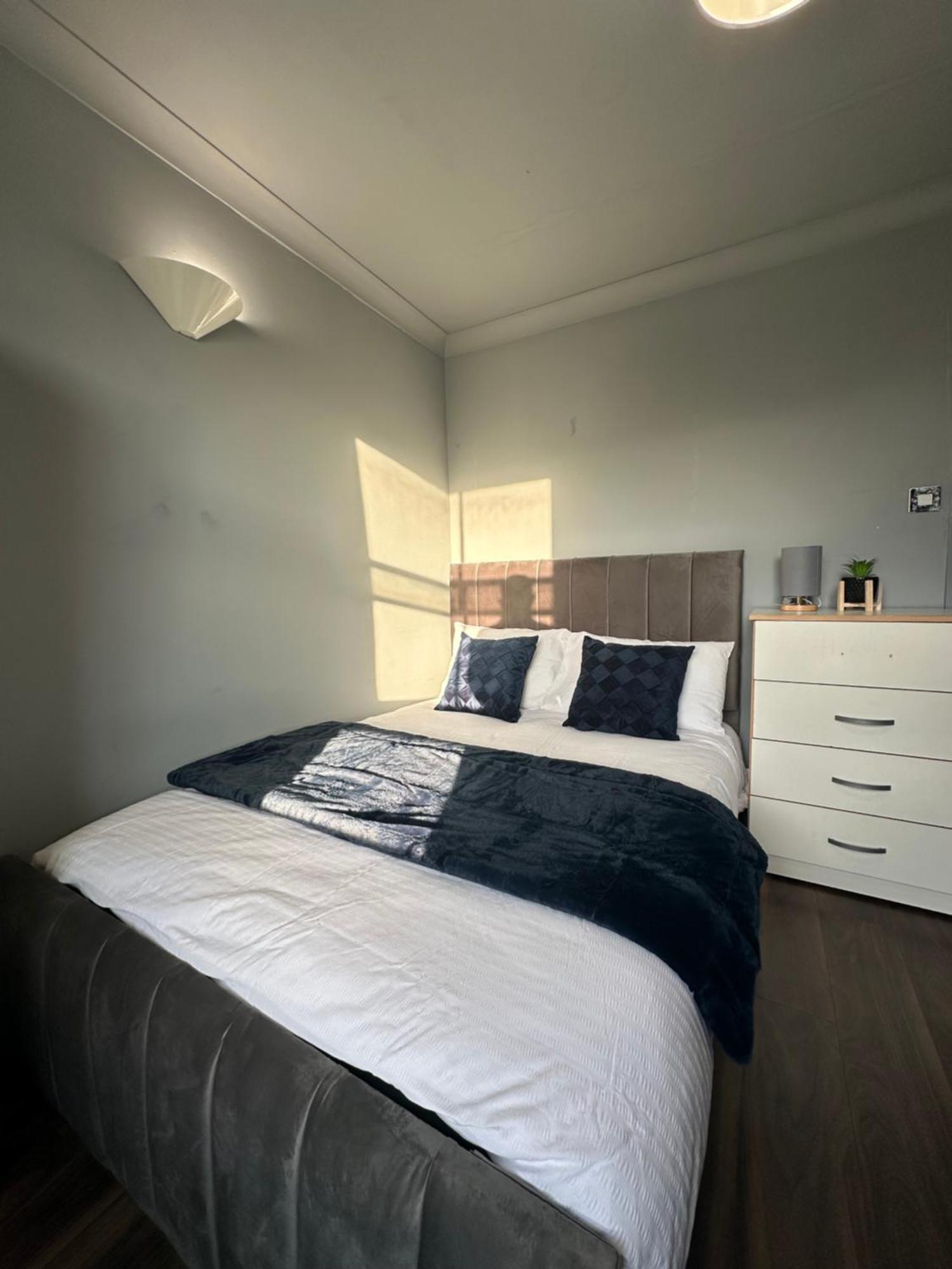 Luxury Room In A 4 Bedroom Flat! 4 Minutes Walk To Kingscross, St Pancras 伦敦 外观 照片