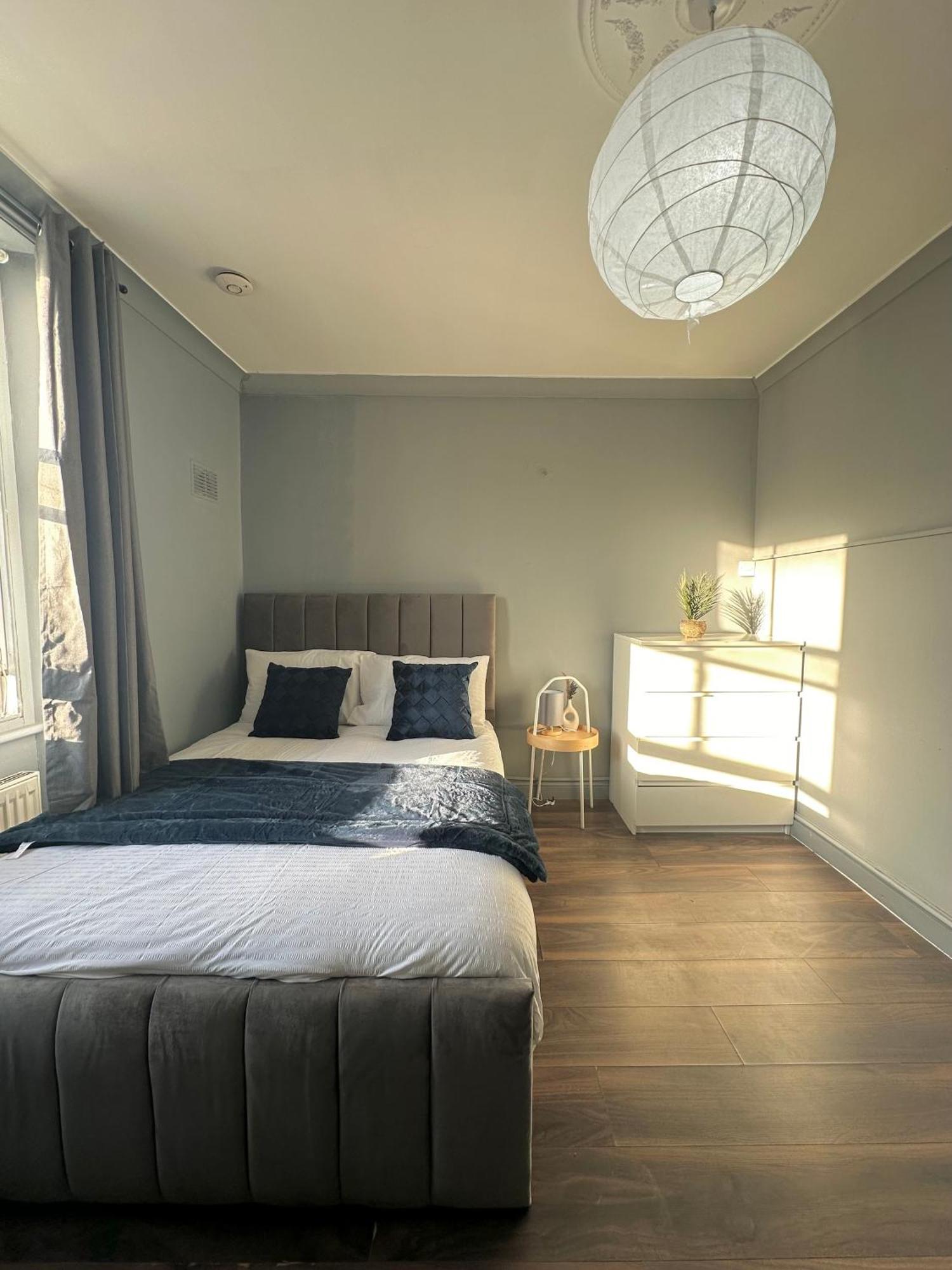 Luxury Room In A 4 Bedroom Flat! 4 Minutes Walk To Kingscross, St Pancras 伦敦 外观 照片